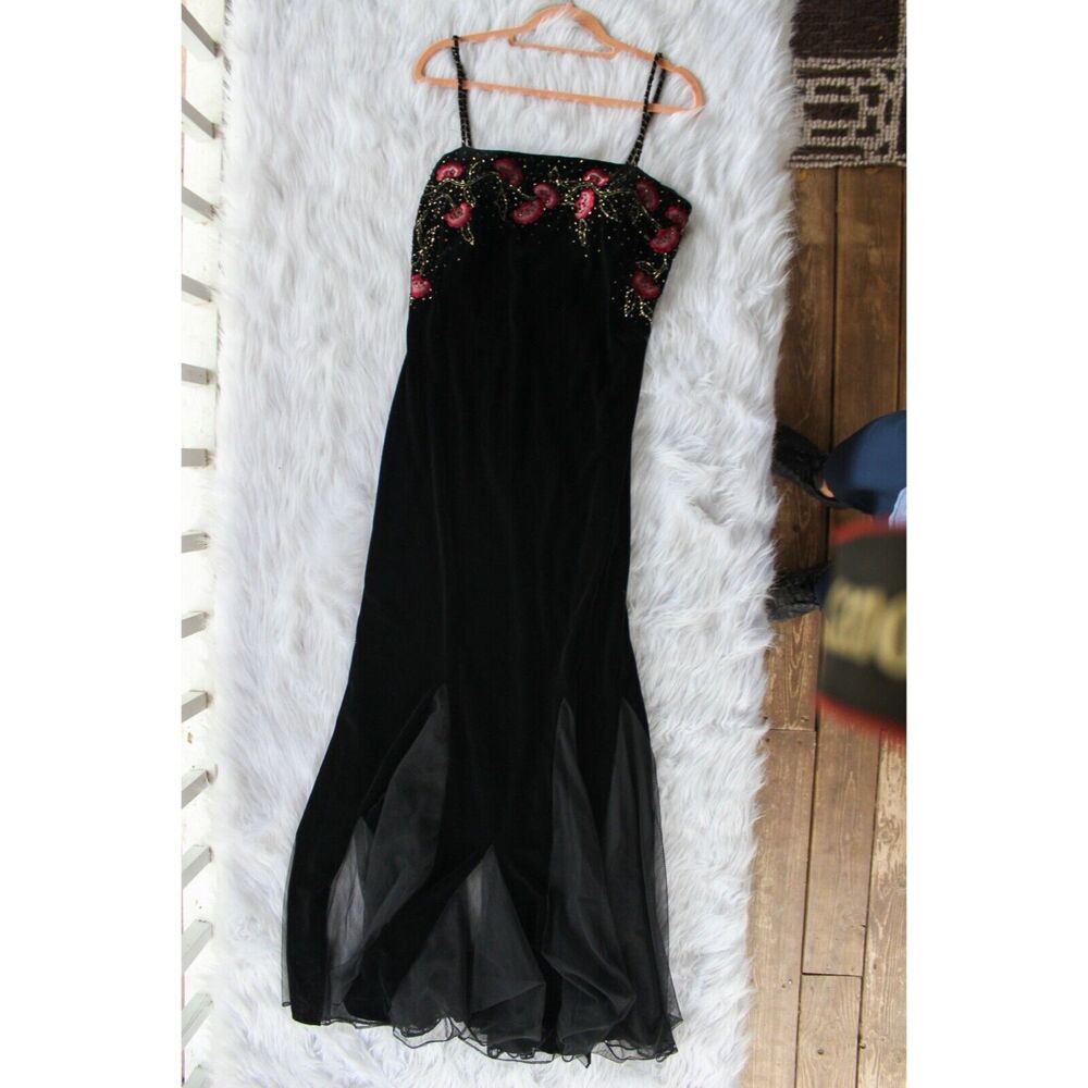 Xscape By Joanna Chen Black Evening Gown With Beaded Floral Design Size 10 - Picture 12 of 16